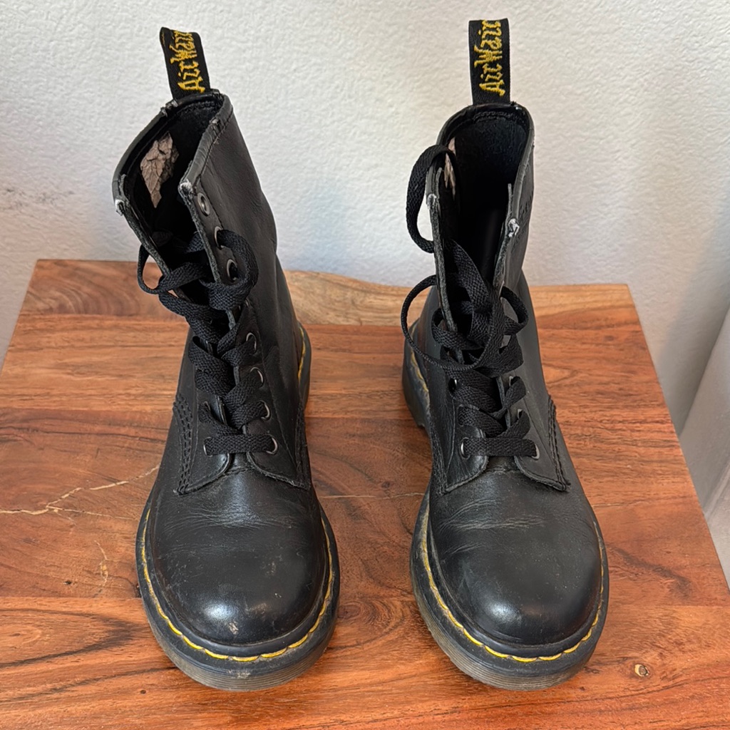 Doc Martens, Black